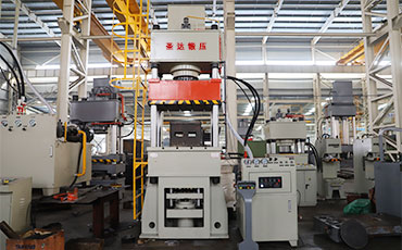 三梁四柱液壓機(jī)簡述（結(jié)構(gòu)、特點(diǎn)、參數(shù)及配置）