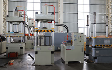 液壓機廠家為啥要測四柱液壓機的垂直度和平行度？